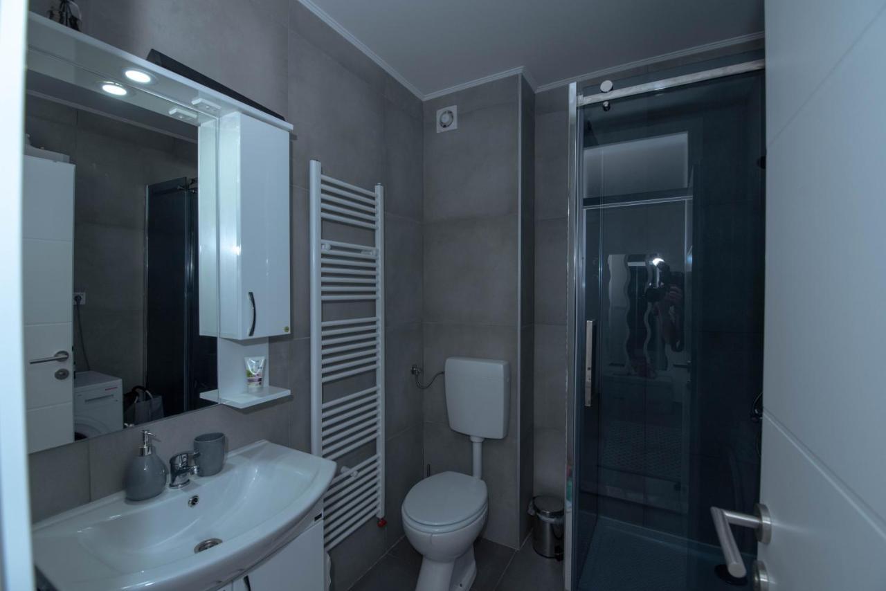 Athena Apartman Lukavica Екстериор снимка