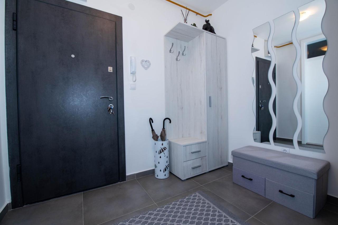 Athena Apartman Lukavica Екстериор снимка