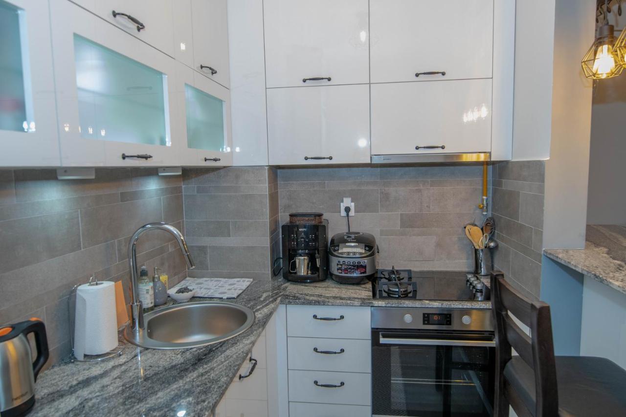 Athena Apartman Lukavica Екстериор снимка