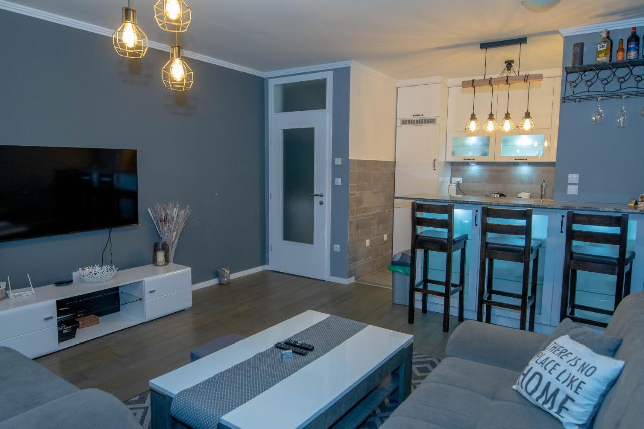Athena Apartman Lukavica Екстериор снимка